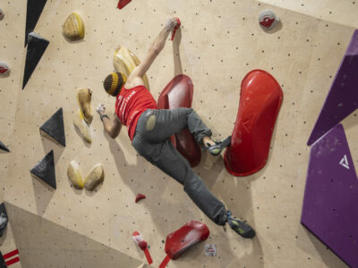 4th round of the Armed Forces Bouldering League at Depot Climbing, Leeds on 14 December 2022.

RAF, Army and Navy Personel took on 25 bouldering problems in 4 hours.